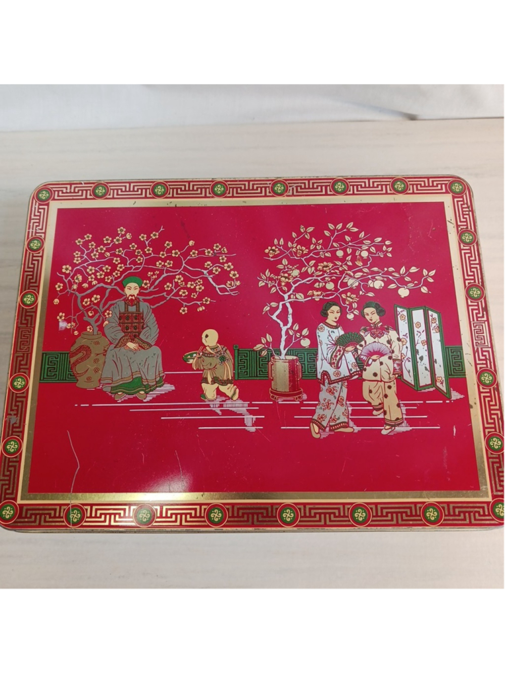 MCM Vtg Red Oriental Tin Geisha Asian Family made in England